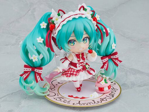 Nendoroid Hatsune Miku: 15th Anniversary Ver. - Imagen 3