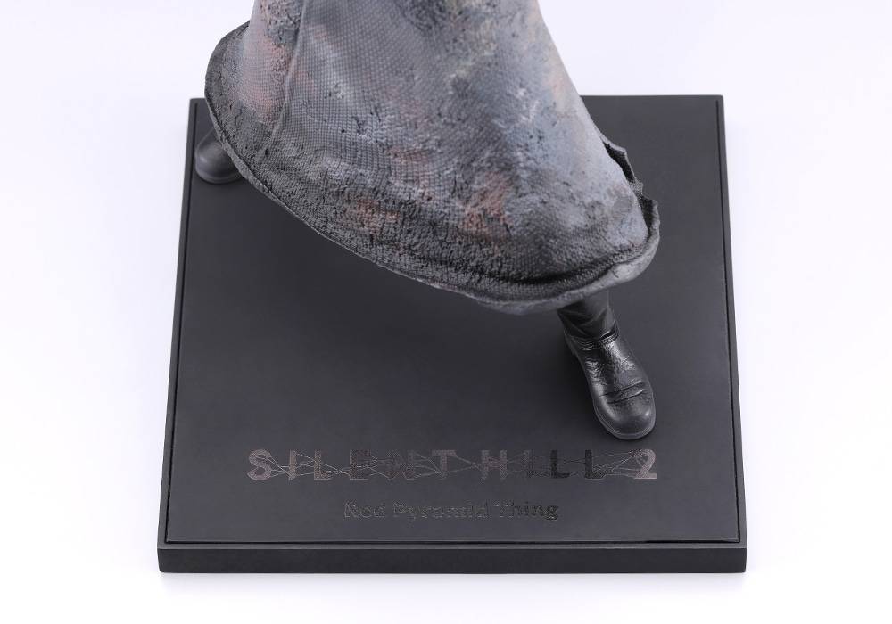 Oshi Works Red Pyramid Thing (Pyramid Head) 1/7 - Imagen 4